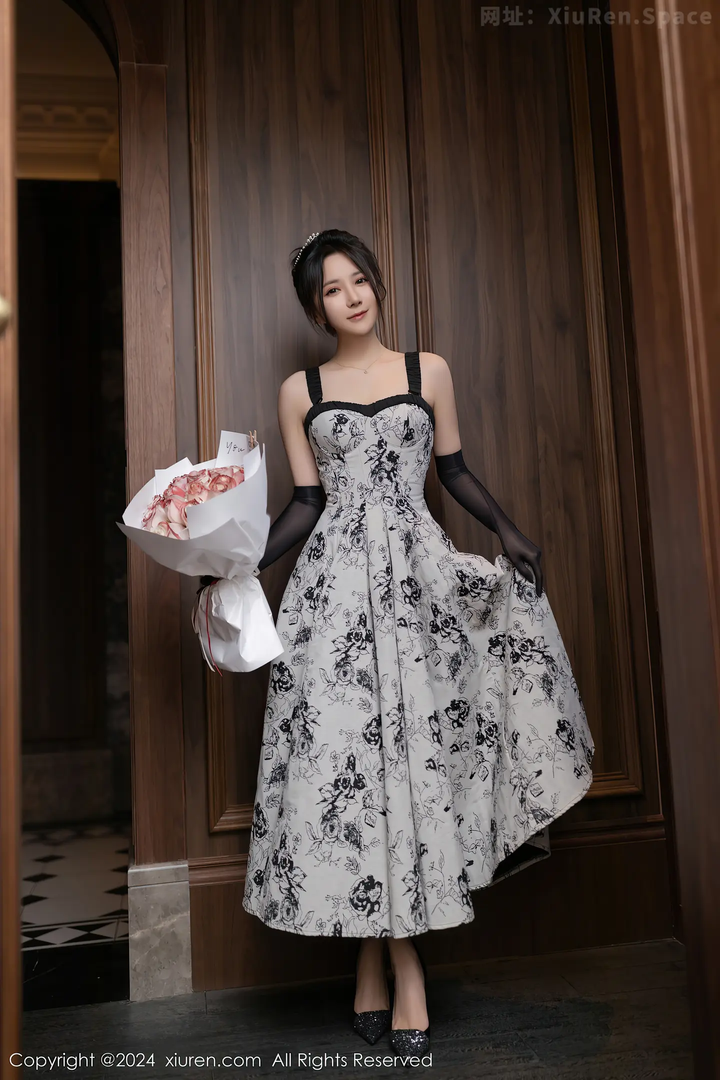 图片[3]-[XiuRen秀人网]VOL.8109 模特鱼子酱Fish生日主题性感灰色连衣长裙秀曼妙身姿诱惑写真80P-秀人网官方网站